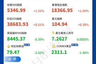 人在广东仍心系球队！赵睿手机上观看新疆客战天津的比赛直播